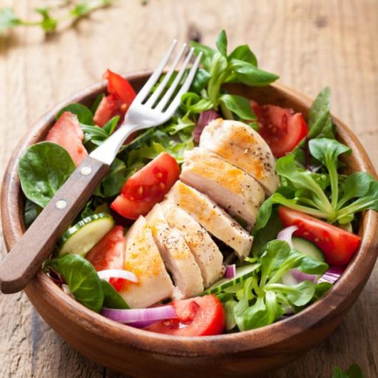 salata-me-kotopoulo-kai-spanaki